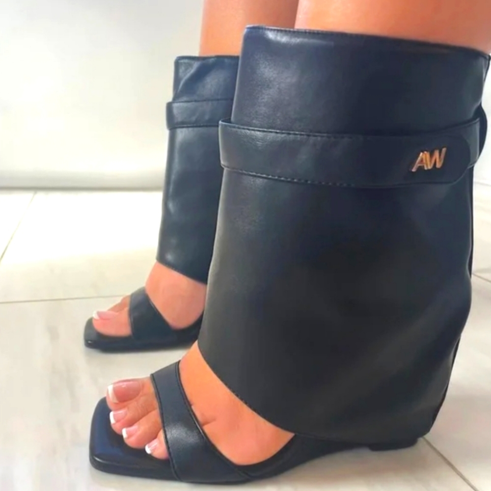 NWB Azalea Wang Dana Wedge Bootie Sandal in Black. U.S. Size 7